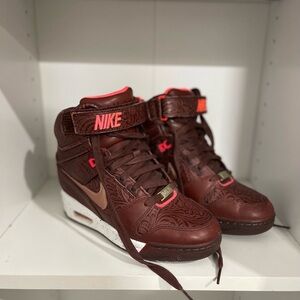 WMNS NIKE REVOLUTION SKY HIGH FW QS "MILAN" BROWN-RED SZ 7 RARE!